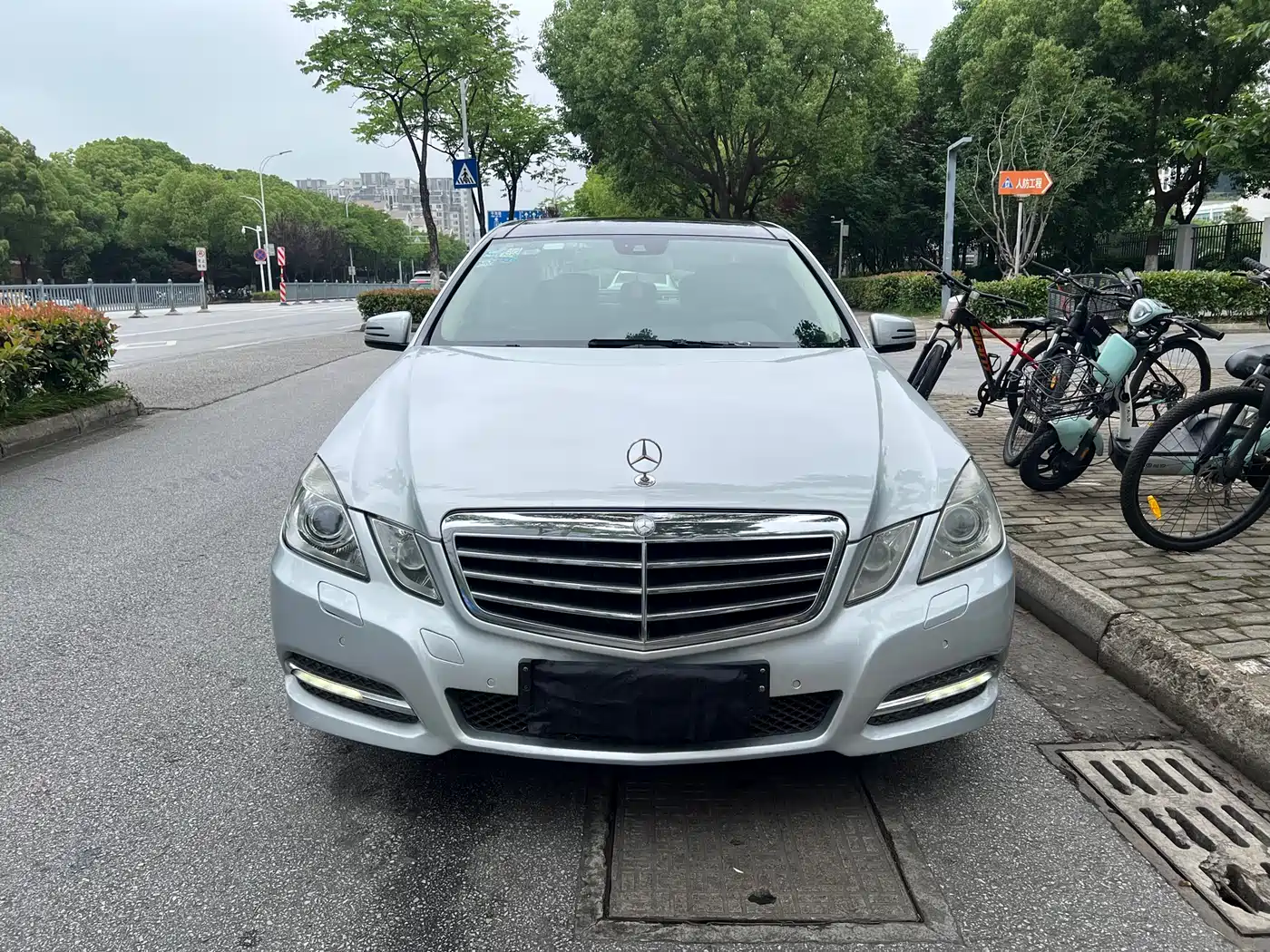 Mercedes-Benz E-Class 2011 E 300 L Fashion Premium фото 2