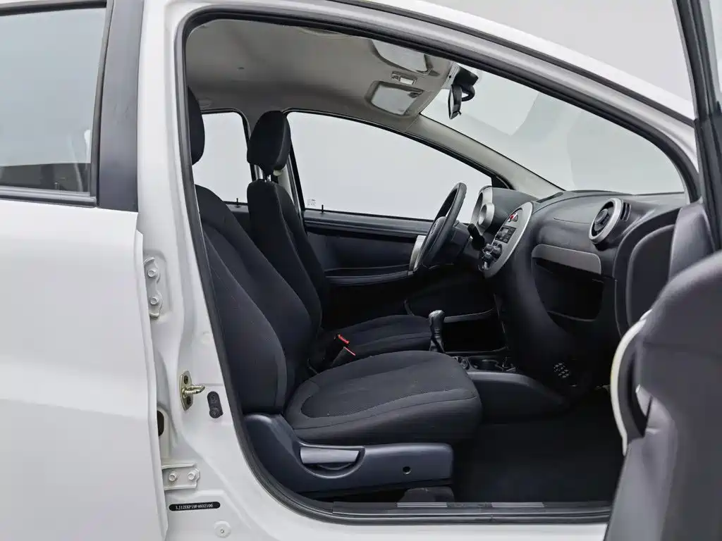 JAC Motors Yueyue 2015 2013 1.0L Comfort Model