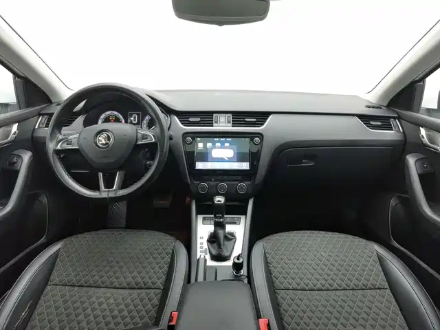 Škoda Octavia 2019 1.5L Automatic Luxury Edition — фото 5