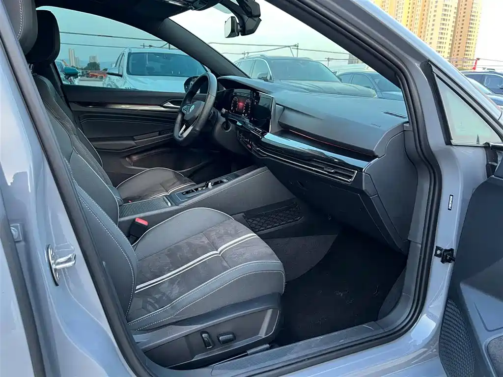 Volkswagen Golf 2023 Facelift 280TSI DSG R-Line Lite фото 15