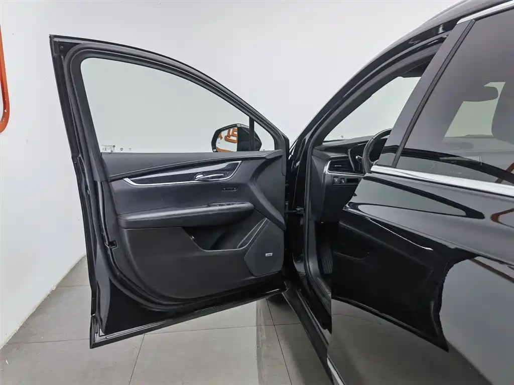 Cadillac XT5 2022 2.0T 2WD Luxury фото 8