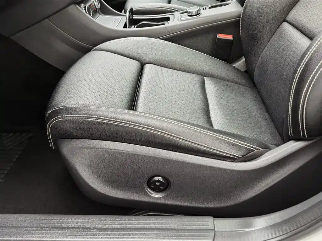 Mercedes-Benz GLA 2018 GLA 200 Fashion фото 20