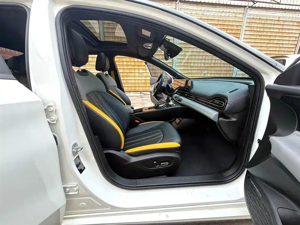 GAC Trumpchi Trumpchi Emkoo 2023 270T DCT J16 Edition фото 14