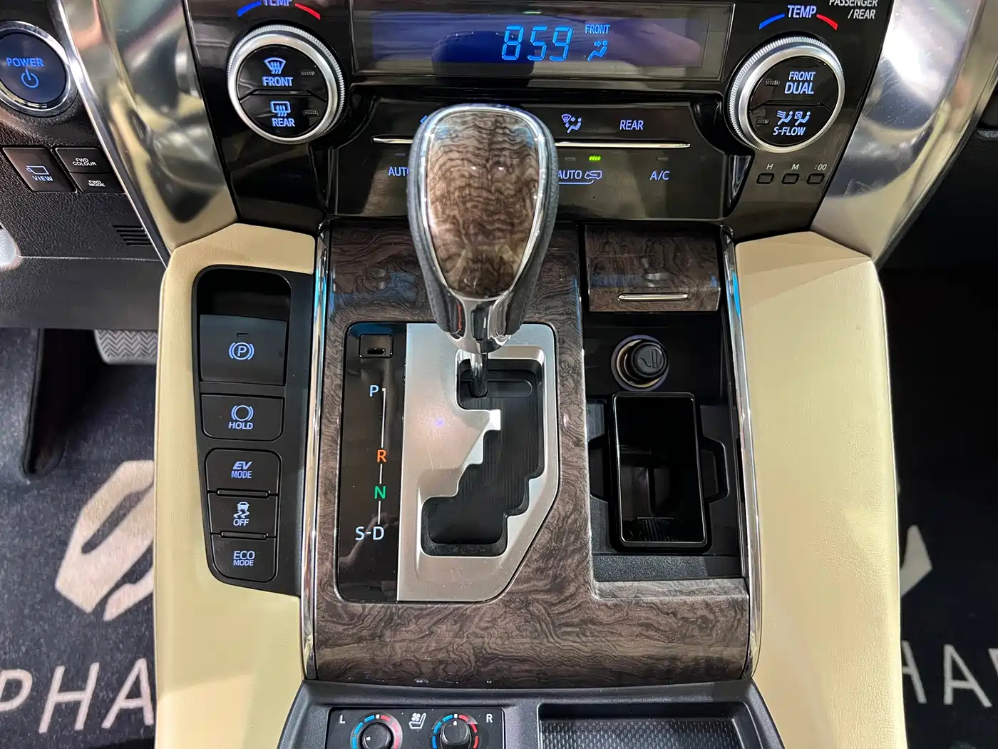Toyota Alphard 2021 Hybrid 2.5L Ultimate фото 24