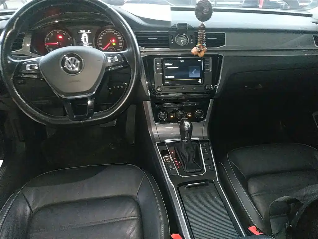 Volkswagen Passat 2016 330TSI DSG Honor Edition фото 10