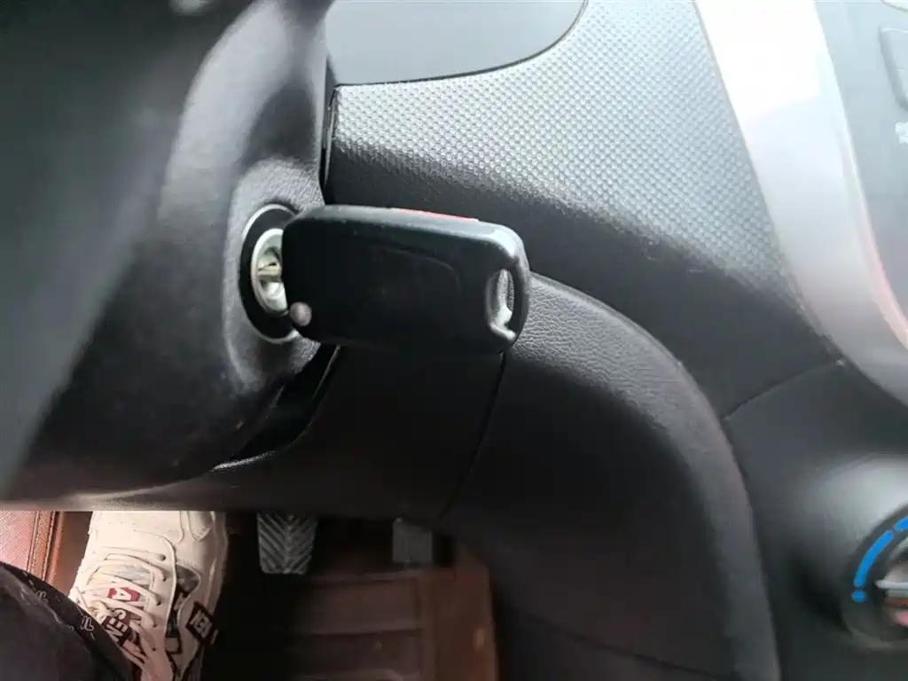 Hyundai Reina 2014 1.4L Manual GLX фото 9