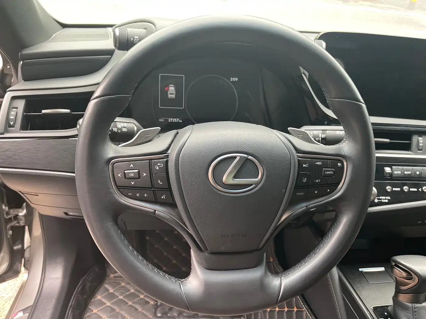 Lexus ES 2022 300h Excellence Edition фото 16