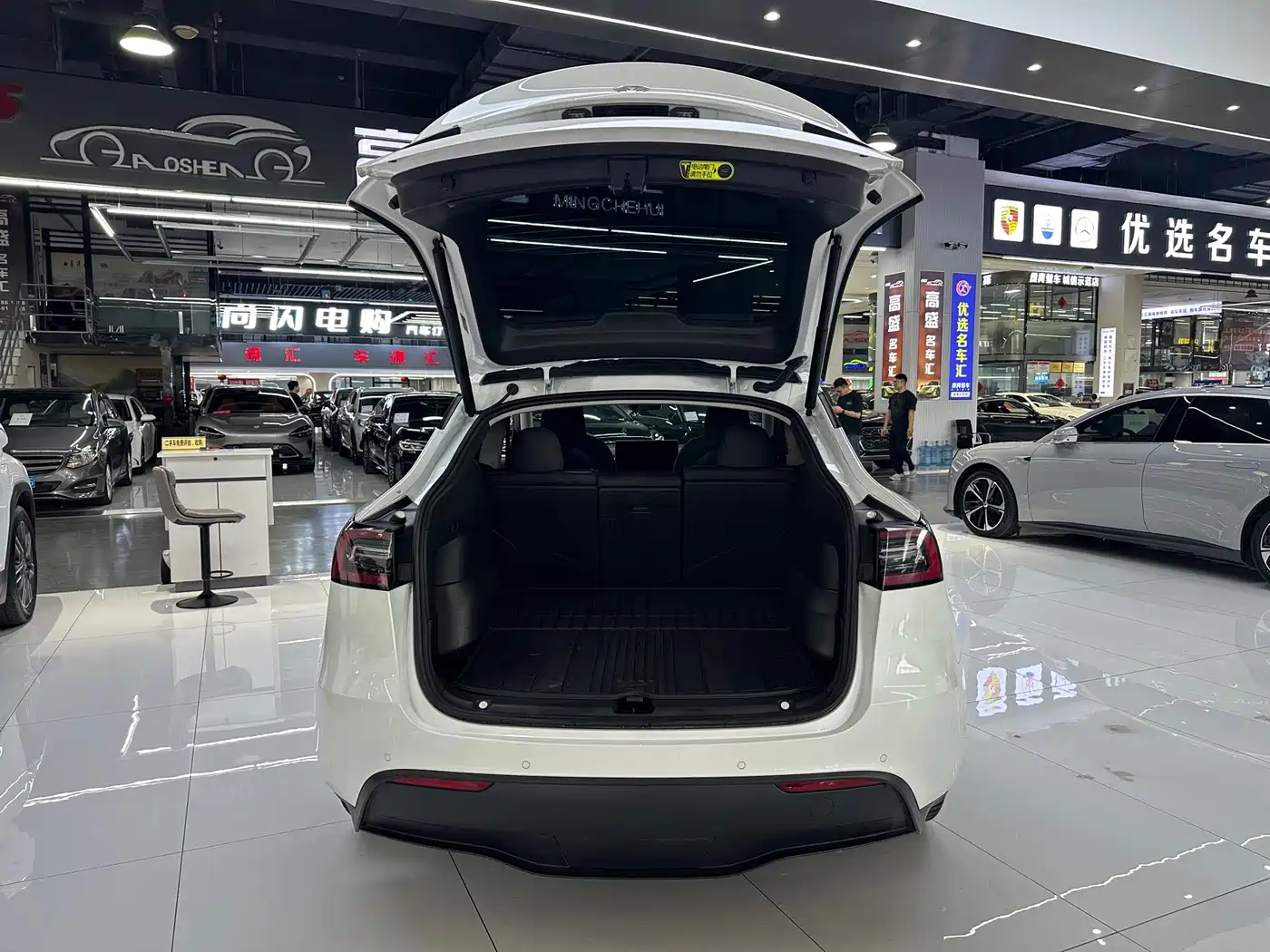 Фото 14 - Tesla Model Y