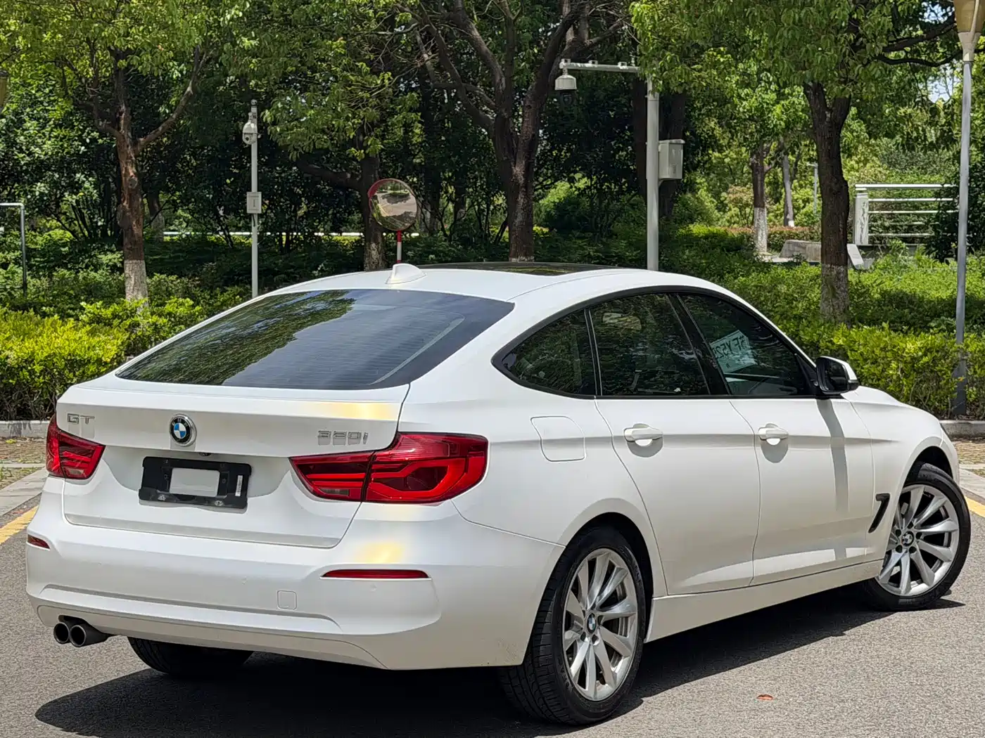 BMW 3 Series GT 2018 320i Fashion фото 14