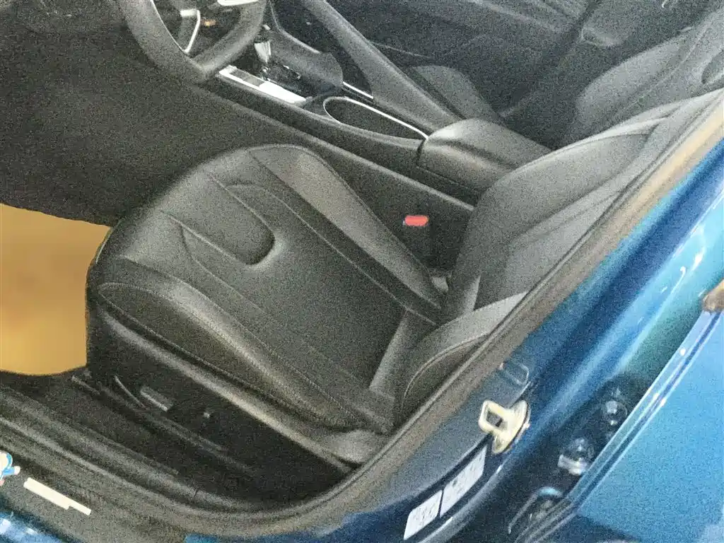 Hyundai Elantra 2021 1.5L CVT LUX Premium Edition фото 15