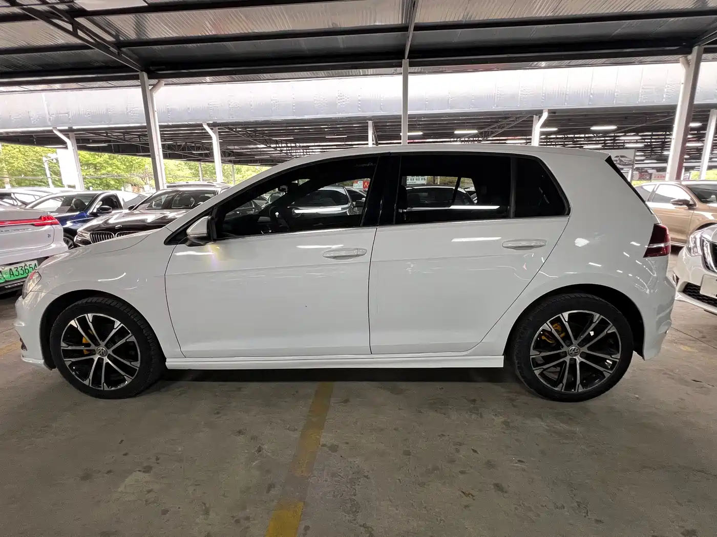 Volkswagen Golf 2017 280TSI Auto R-Line Millionth Anniversary Edition фото 15