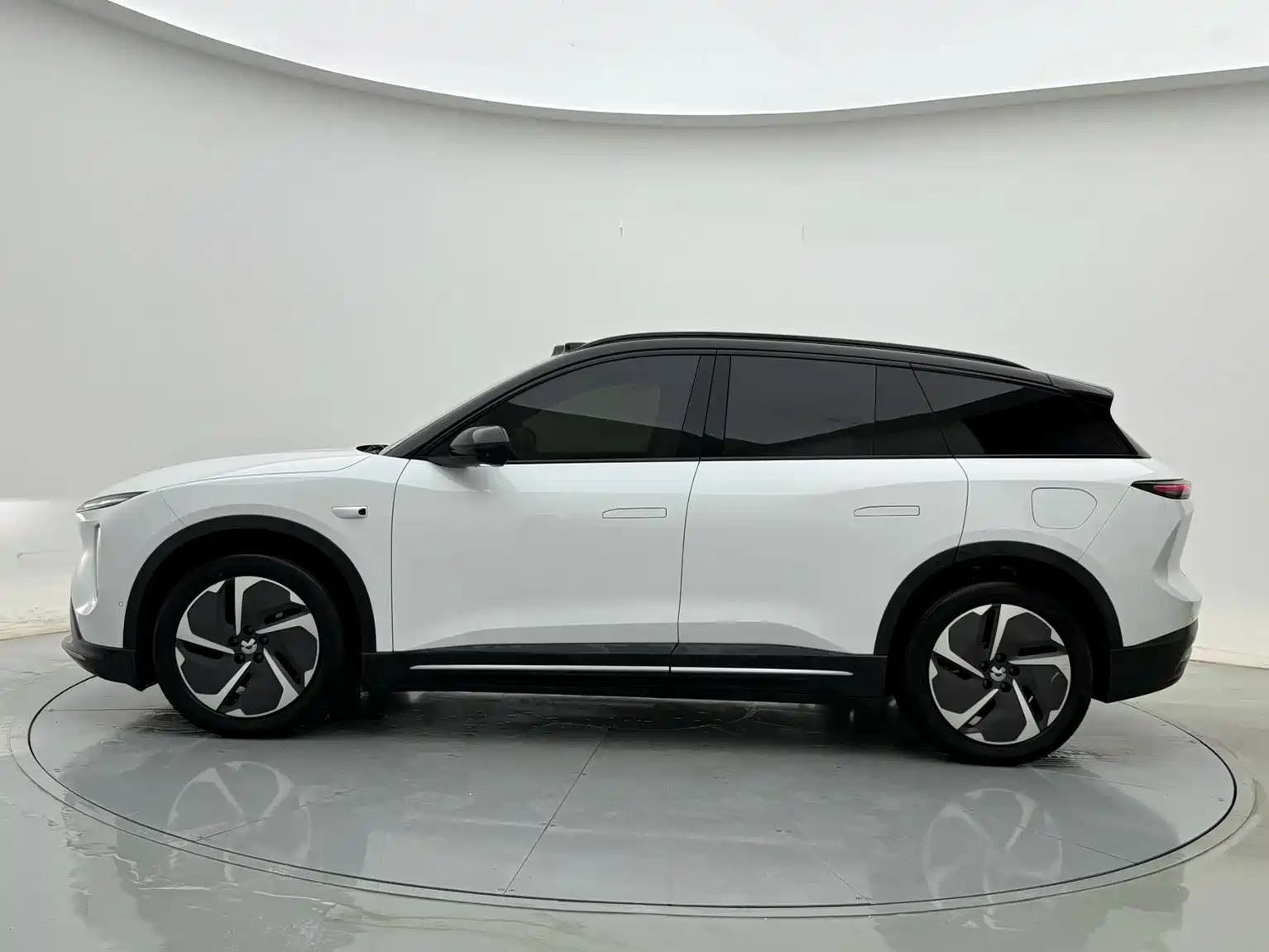 Фото 4 - NIO ES6