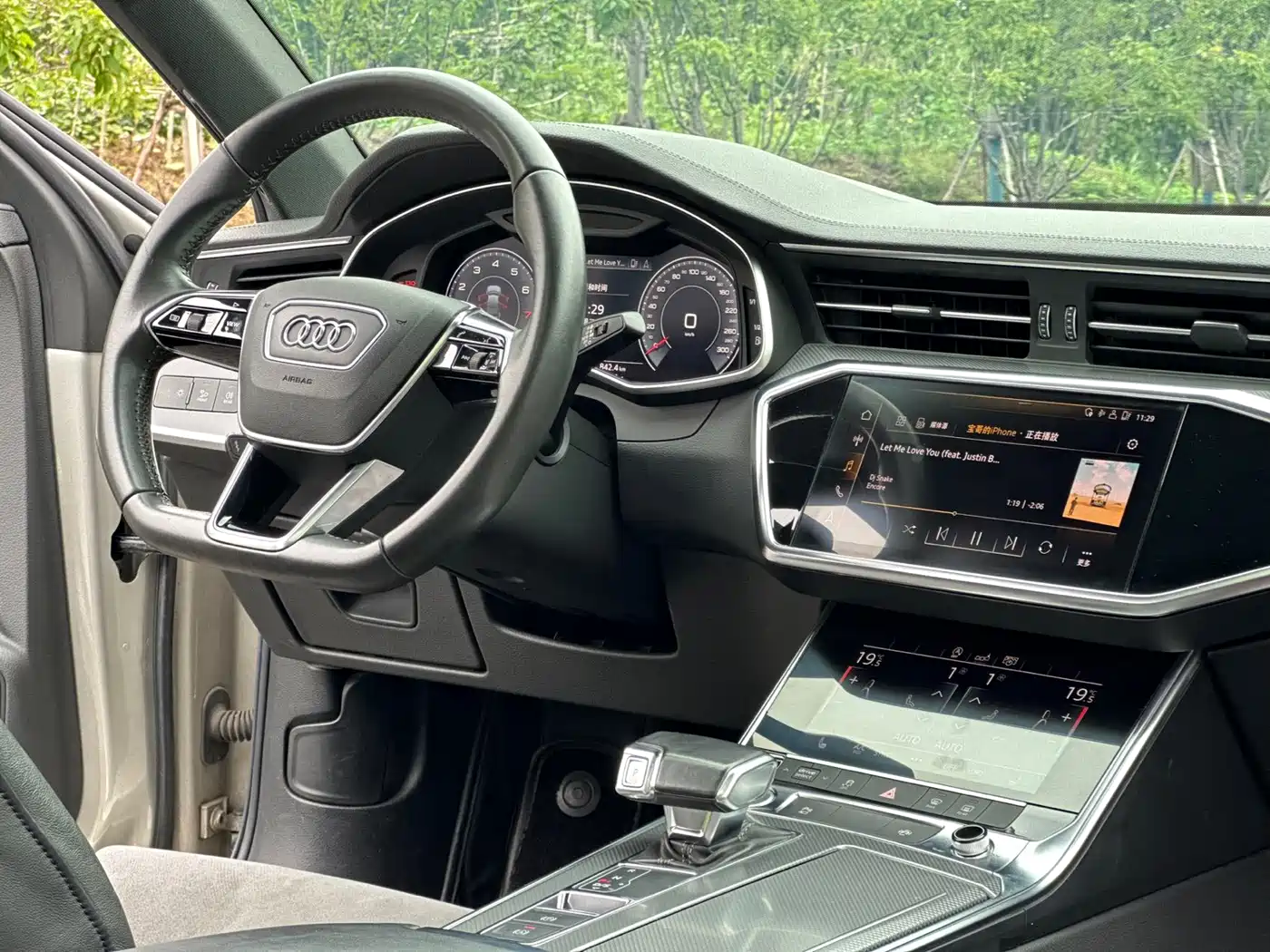Фото 13 - Audi A6L