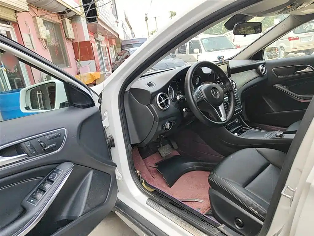 Mercedes-Benz GLA 2015 GLA 200 Dynamic фото 16
