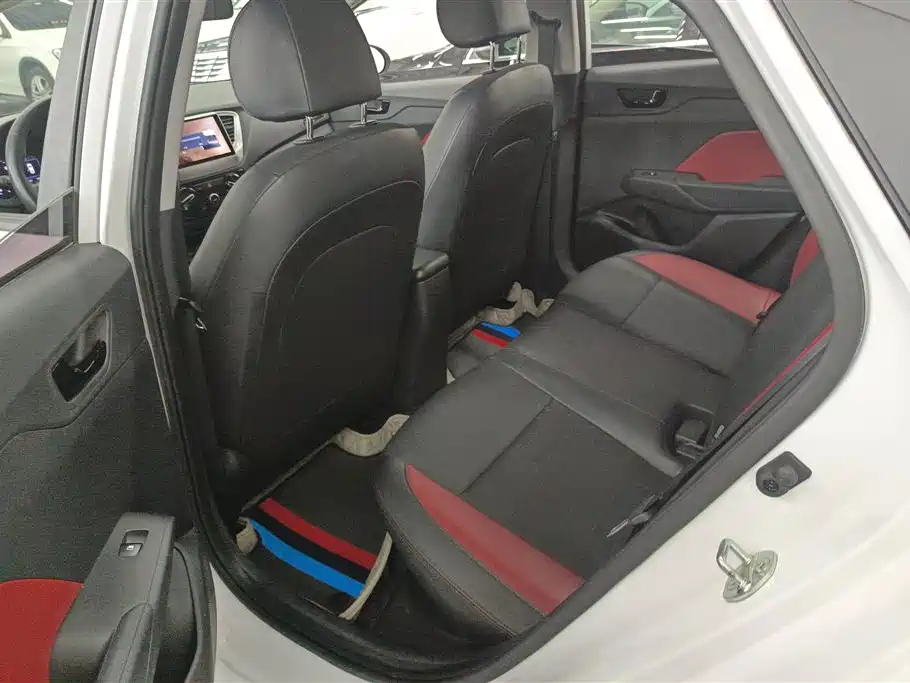 Hyundai Verna 2016 1.4L Automatic Vitality Edition SPORT фото 11