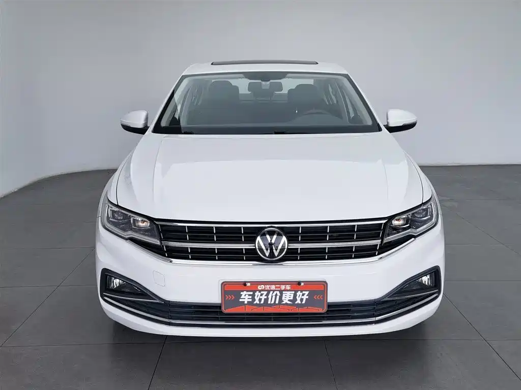 VOLKSWAGEN BORA