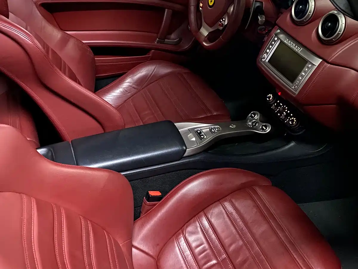 Ferrari California T 2011 2012 4.3L Standard