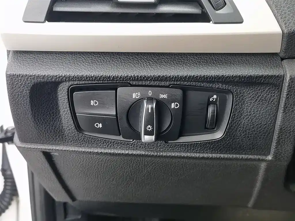 BMW 1 Series (Import) 2013 Facelift 118i Leading Model фото 21
