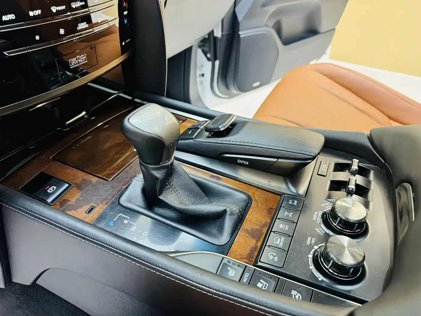Lexus LX 2016 570 Dynamic Luxury Edition фото 5
