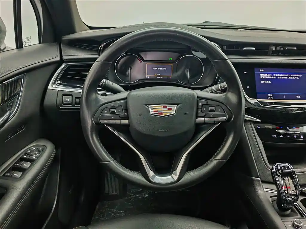 CADILLAC XT6