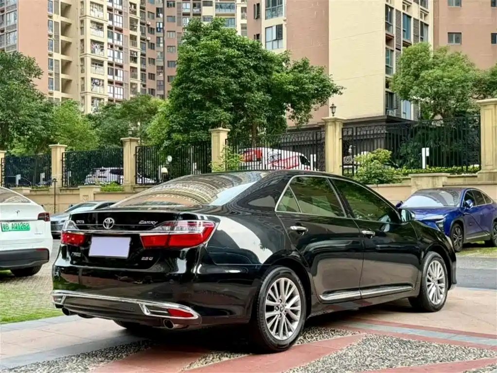 Toyota Camry 2016 2.5G 10th Anniversary Luxury Navigation Edition фото 4