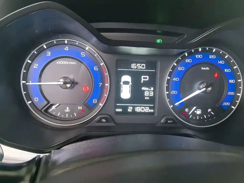 Фото 12 - Geely Vision X3