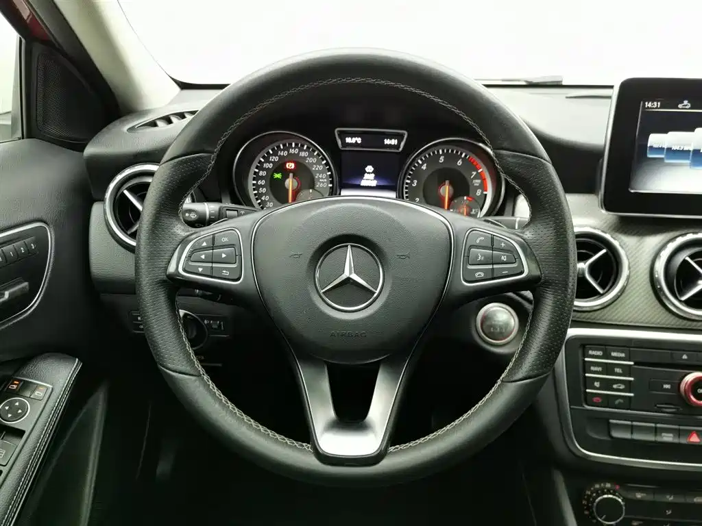 Mercedes-Benz GLA 2016 GLA 200 Dynamic фото 11