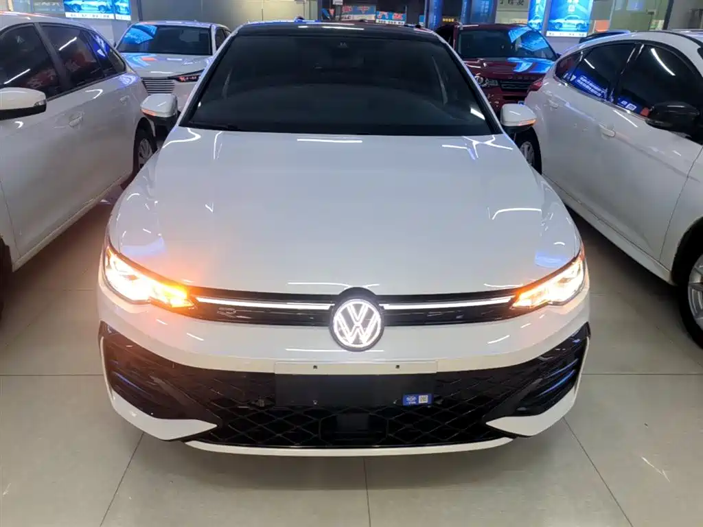 Volkswagen Golf 2025 300TSI R-Line фото 3