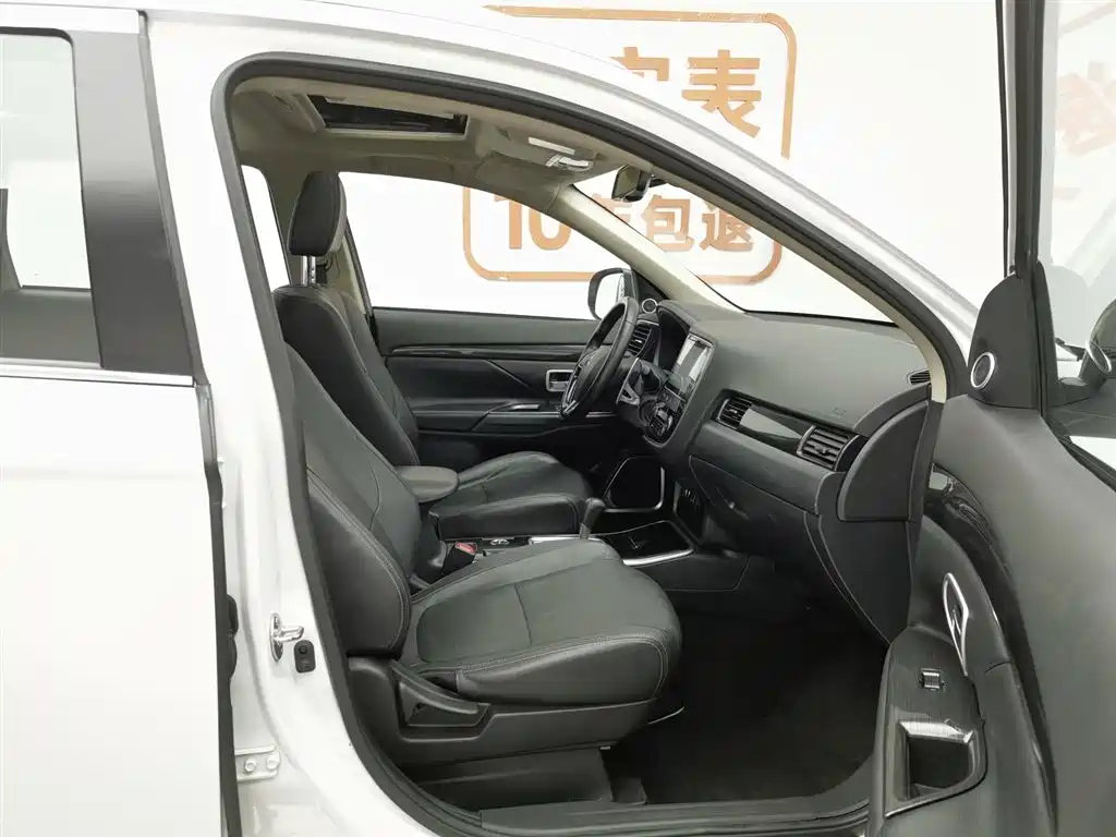 Mitsubishi Outlander 2018 2.4L 4WD Luxury Edition 7-seater фото 23