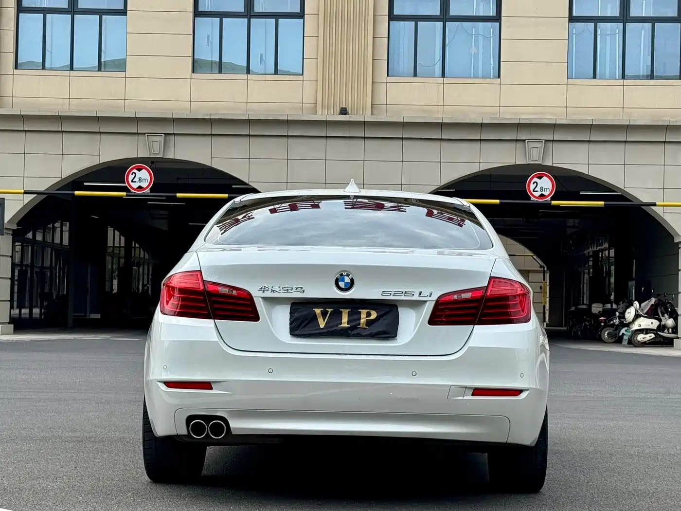 BMW 5 Series 2017 525Li Leading Edition фото 8