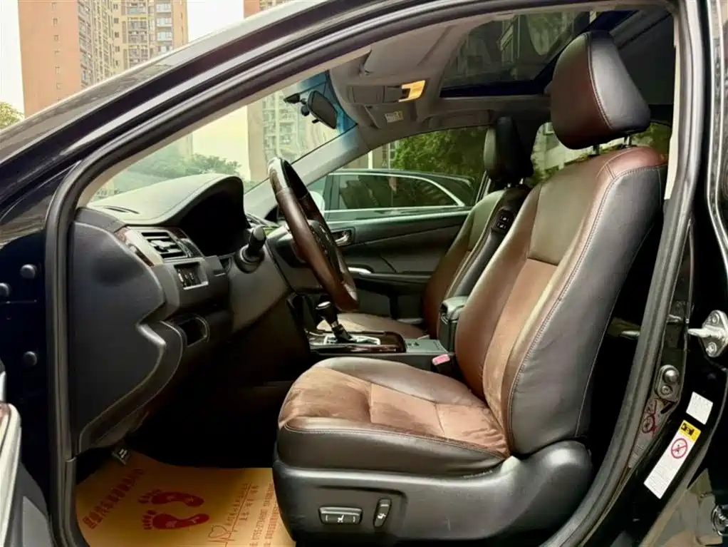 Toyota Camry 2016 2.5G 10th Anniversary Luxury Navigation Edition фото 7