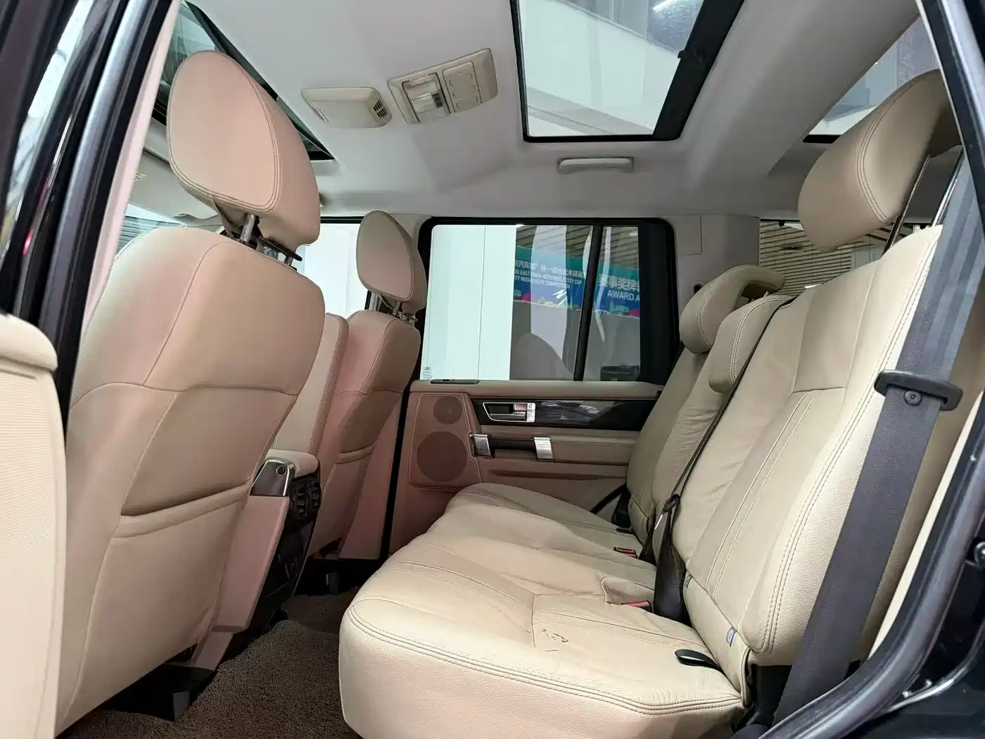 Land Rover Discovery 2012 5.0 V8 HSE фото 6