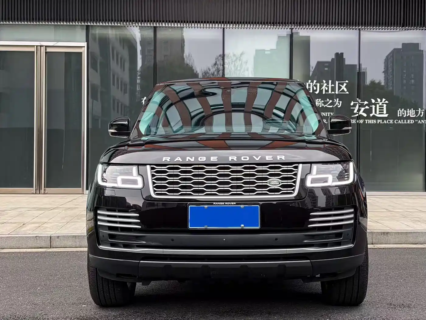 Land Rover Range Rover 2020 3.0 L6 Heritage Edition фото 2