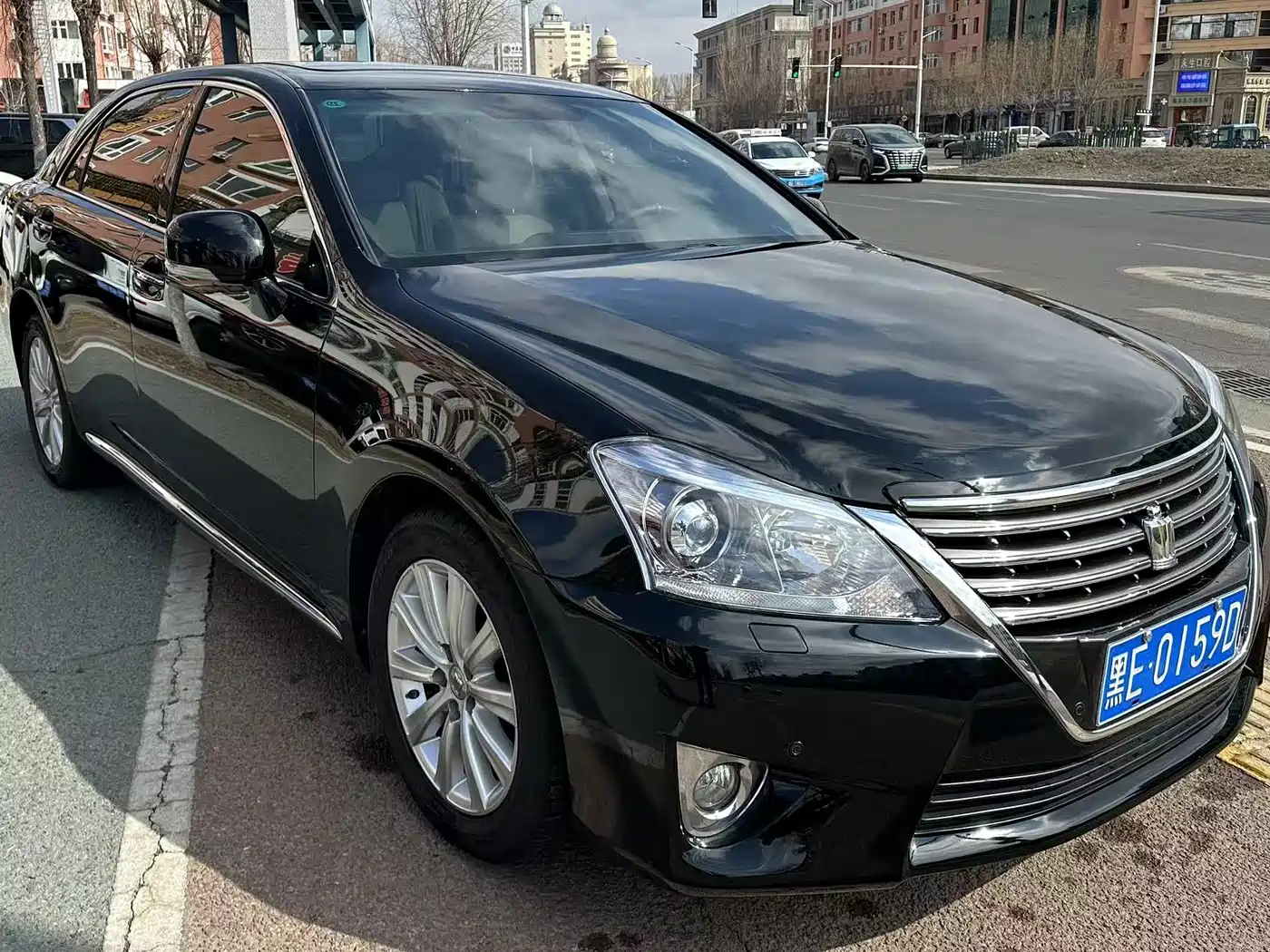 Toyota Crown 2012 2.5L Royal Leather Edition фото 3