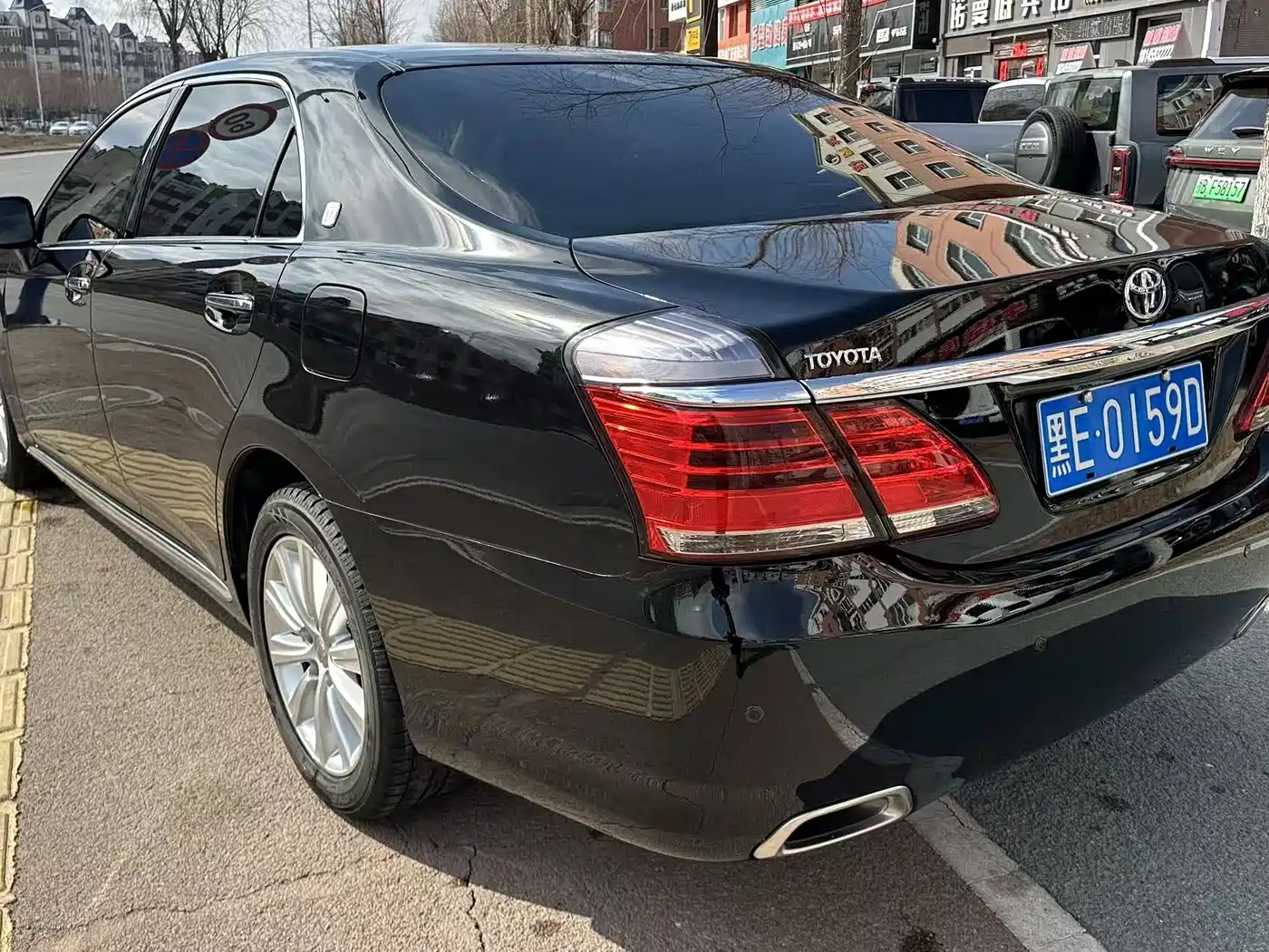 Toyota Crown 2012 2.5L Royal Leather Edition фото 4