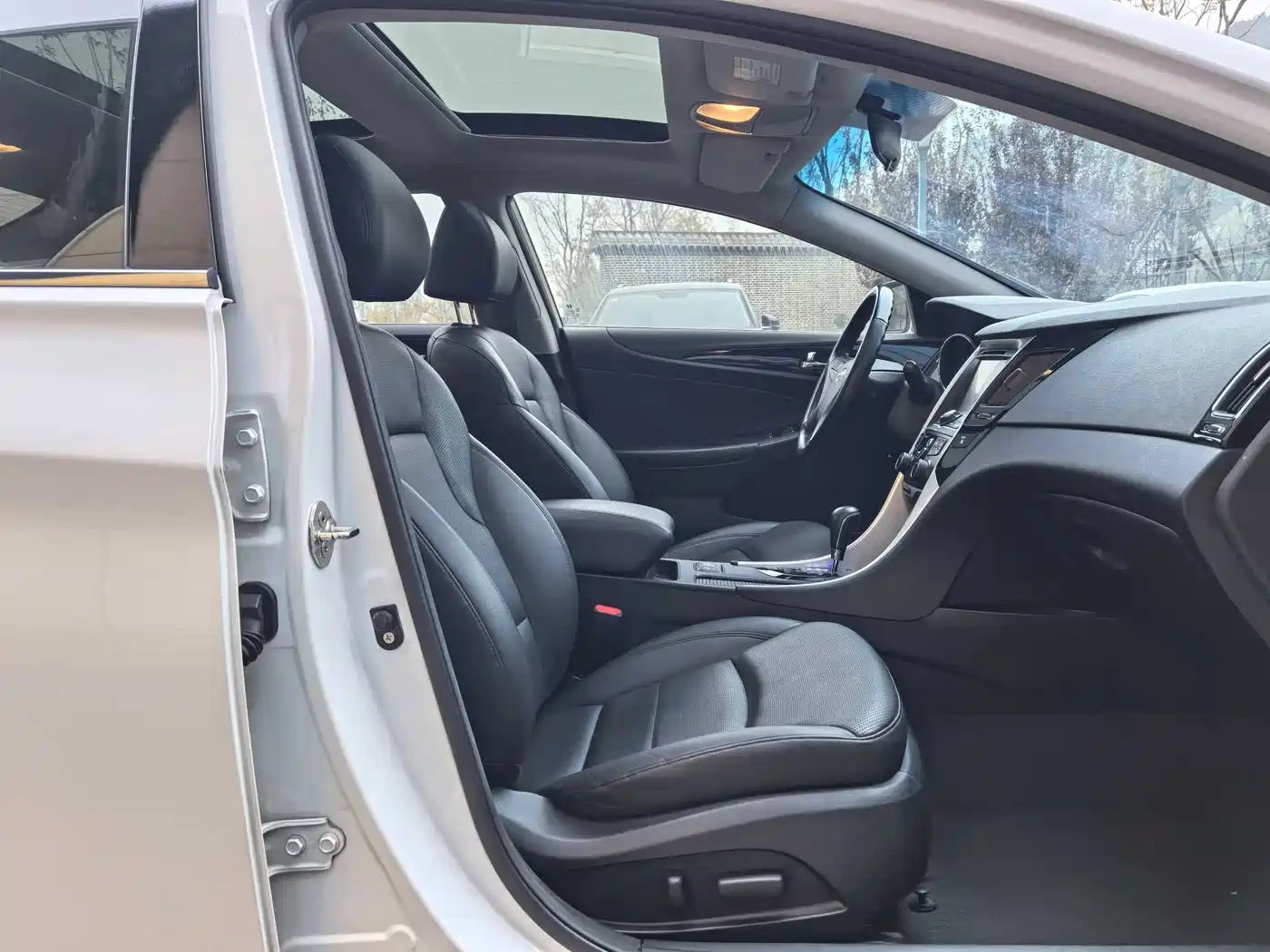 Hyundai Sonata 2014 2.4L Automatic Leading Edition China IV фото 14