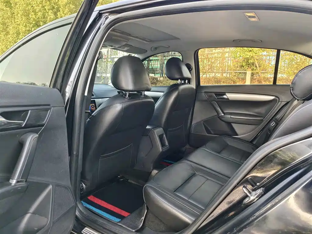 Volkswagen Lavida 2013 Facelift Classic 1.6L Manual Comfort фото 7