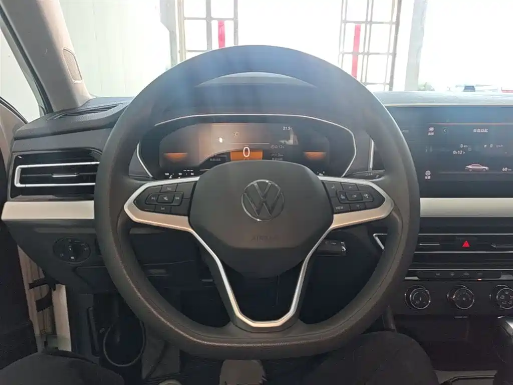 Volkswagen Lavida 2023 Facelift 1.5L Auto Comfort Edition фото 11