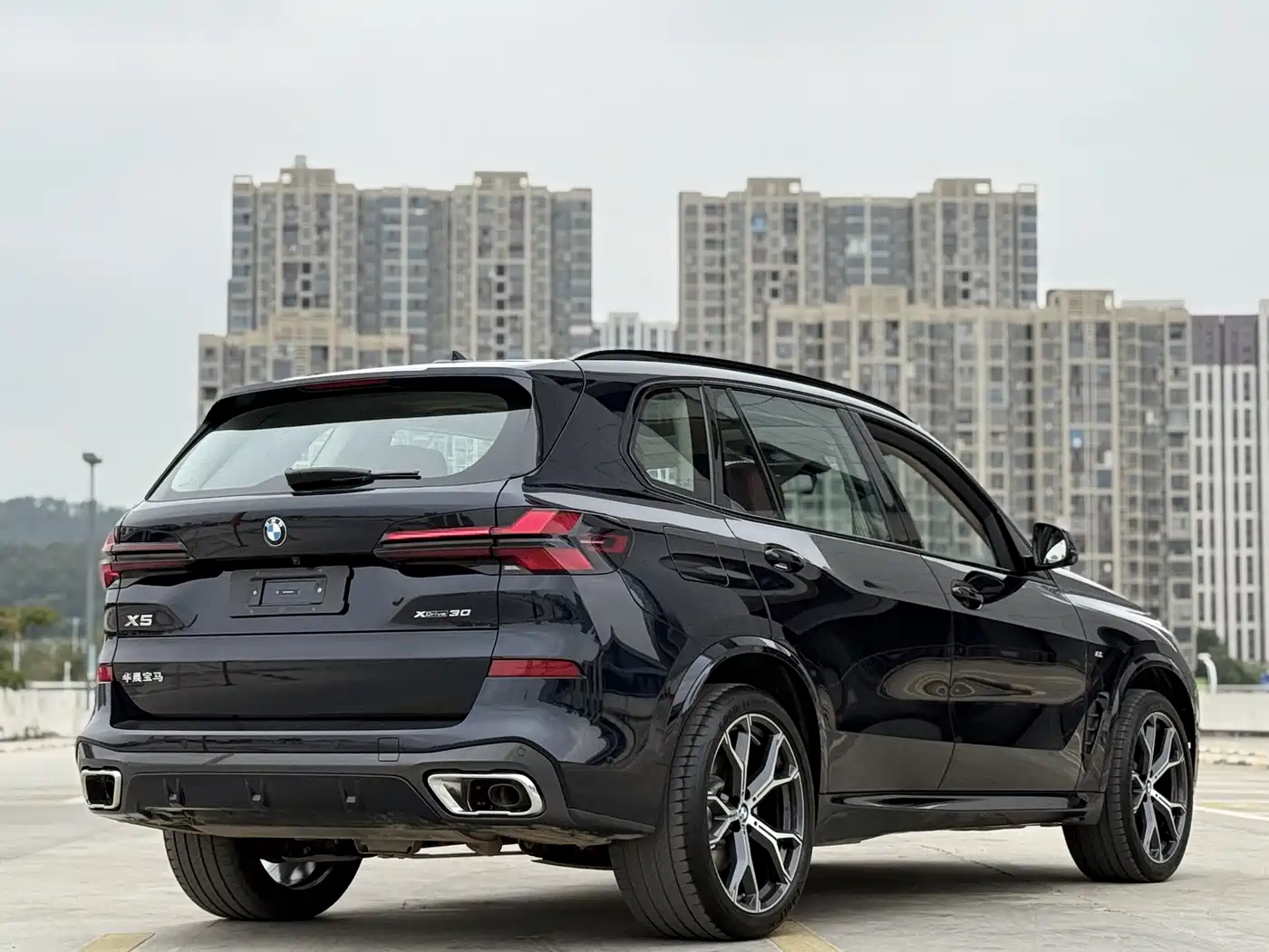 BMW X5 2025 Model xDrive 30Li Exclusive M Sport Blackout Package фото 10