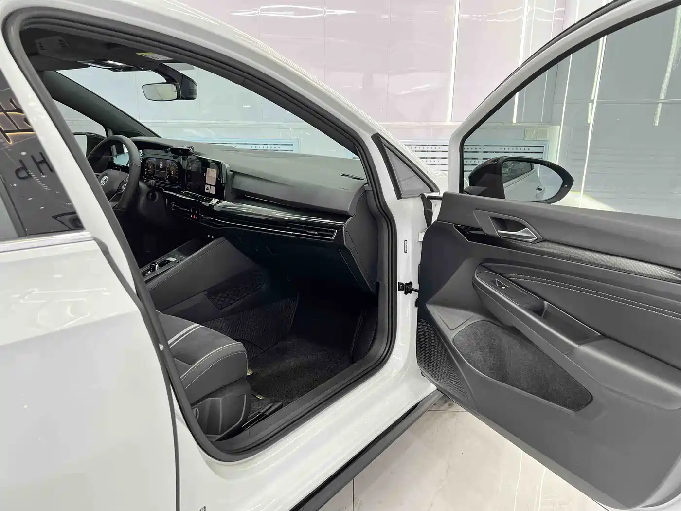 Volkswagen Golf 2023 Facelift 280TSI DSG R-Line Lite фото 19