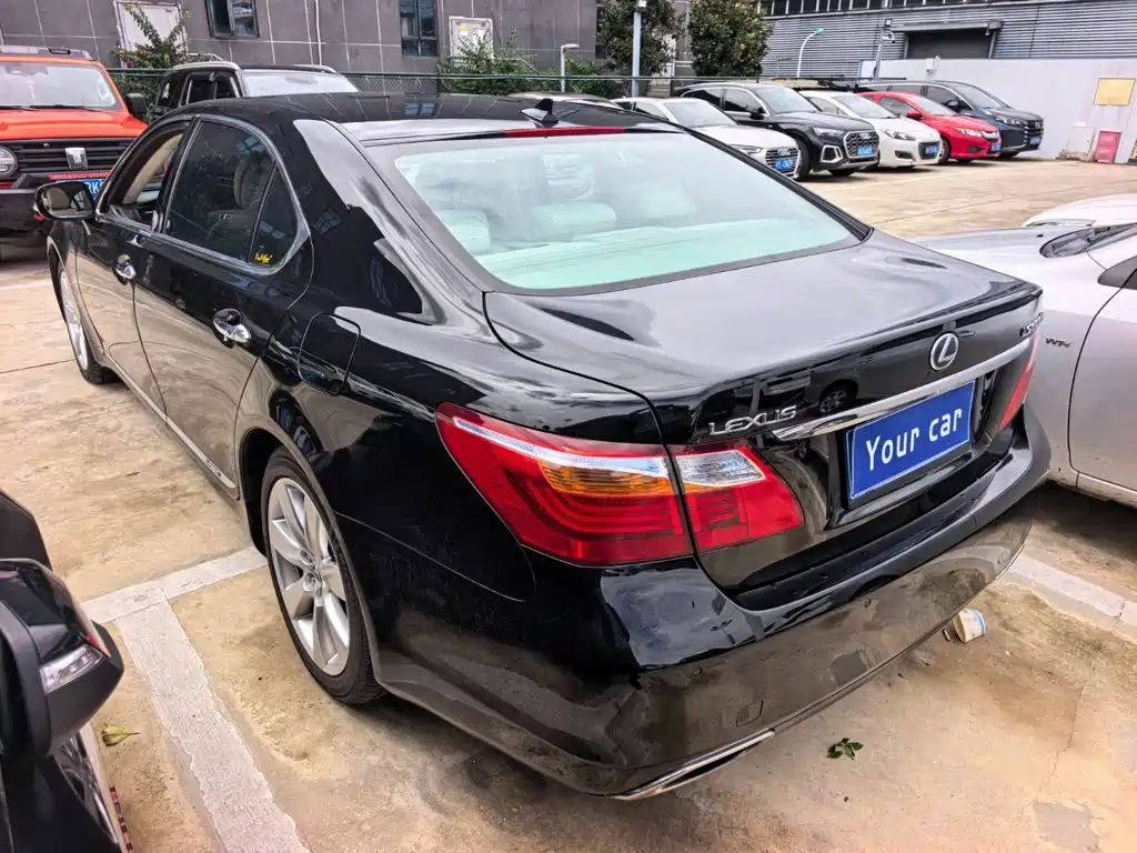 Фото 4 - Lexus LS