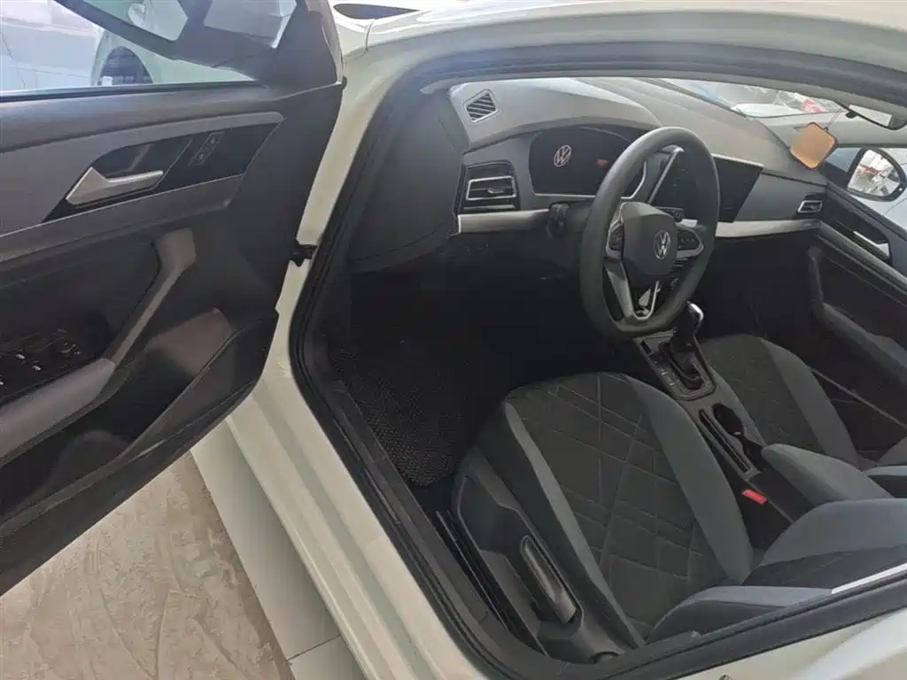 Volkswagen Lavida 2023 Facelift 1.5L Auto Comfort Edition фото 16