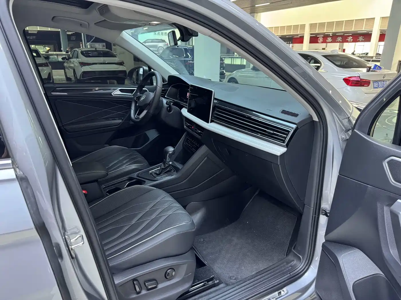 Volkswagen Tiguan L 2023 280TSI 2WD Trend Limited Edition фото 12