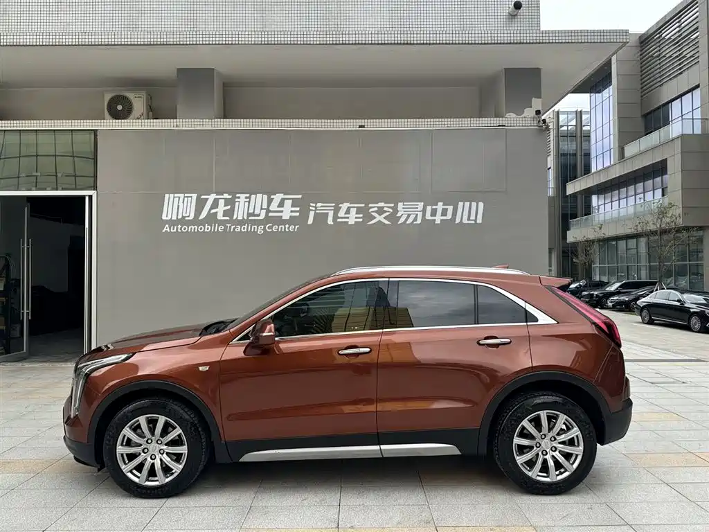 CADILLAC XT4