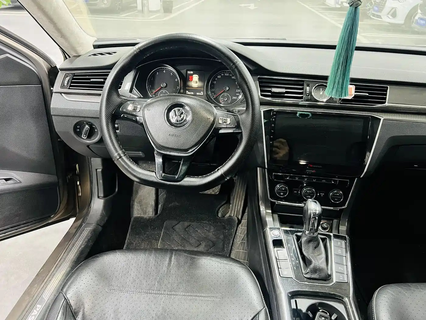 Volkswagen Passat 2016 330TSI DSG Executive Edition фото 7