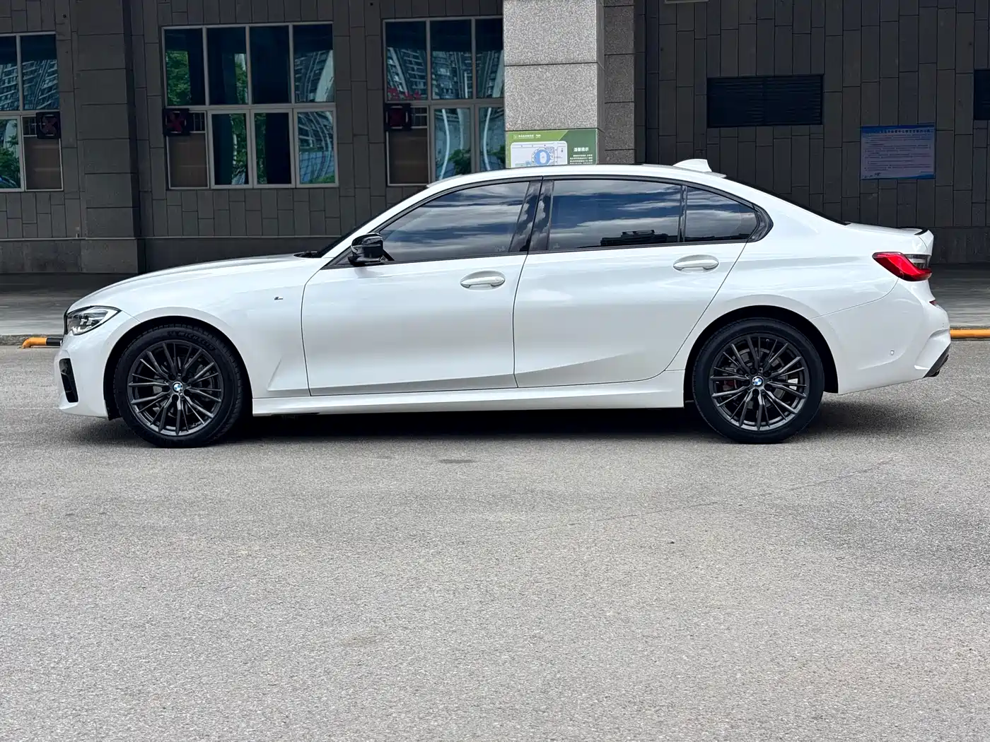 BMW 3 Series 2020 325Li M Sport Black Night Package фото 8