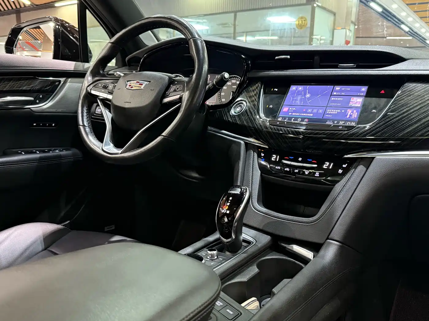Фото 11 - Cadillac XT6