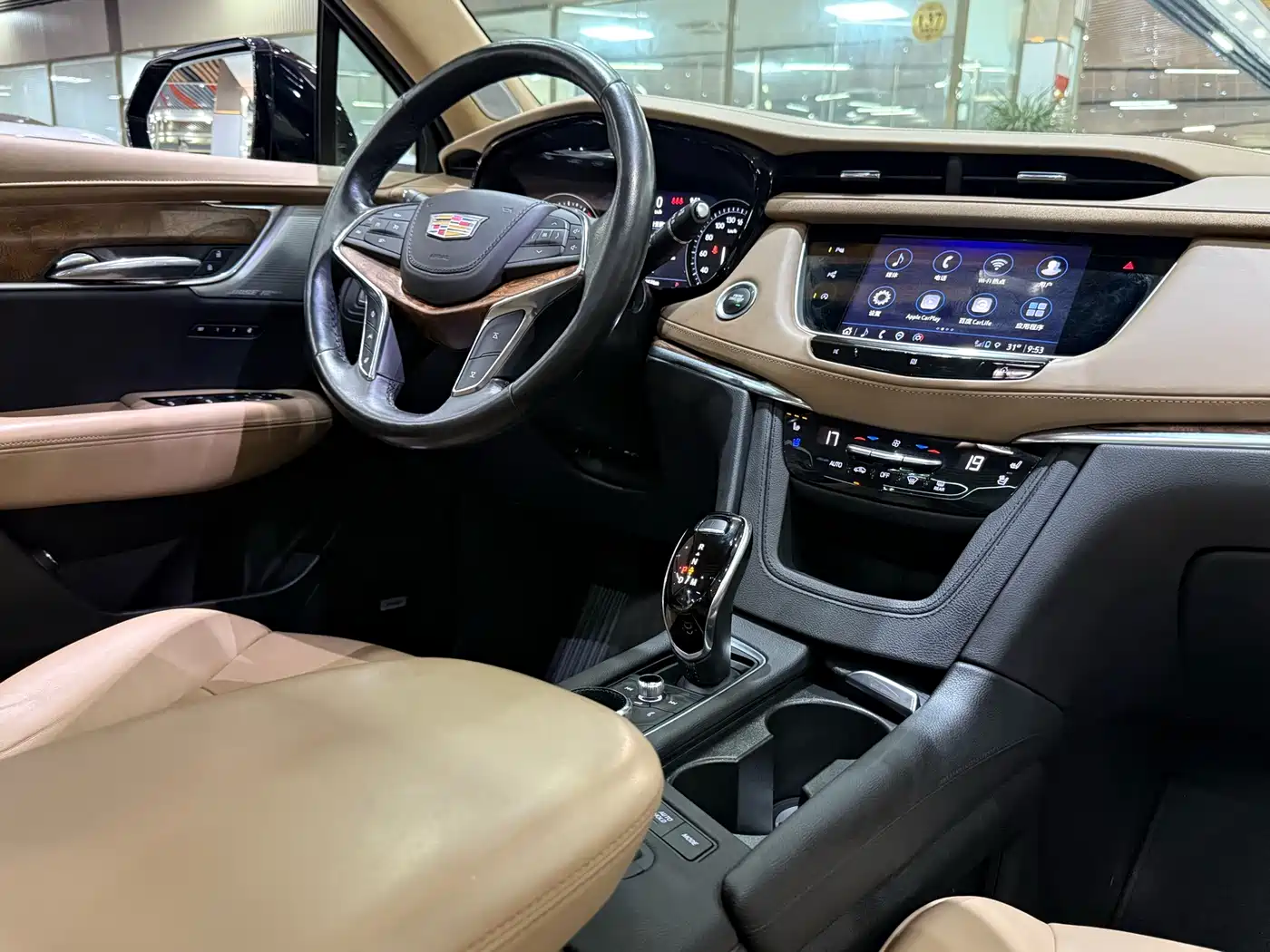 Фото 13 - Cadillac XT5