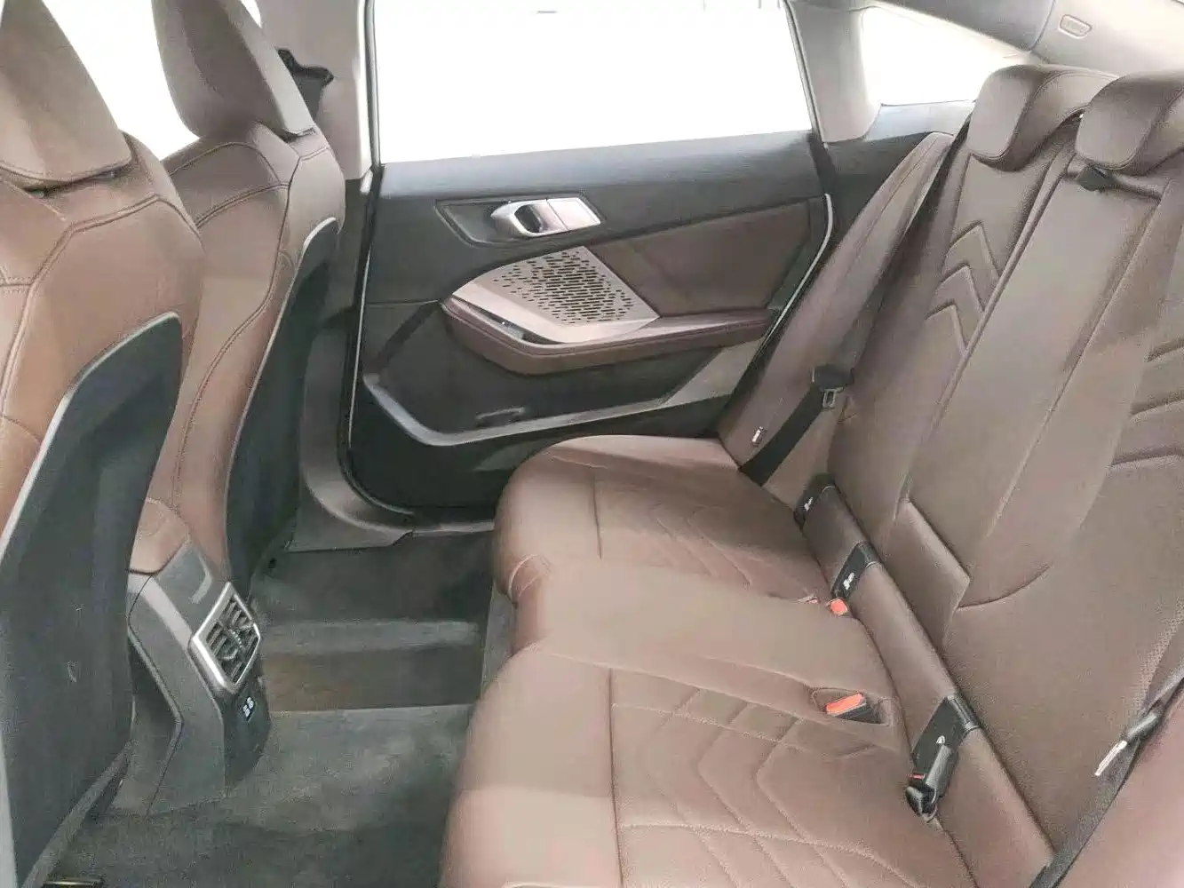 BMW 2 Series 2025 225L M Sport Package фото 11