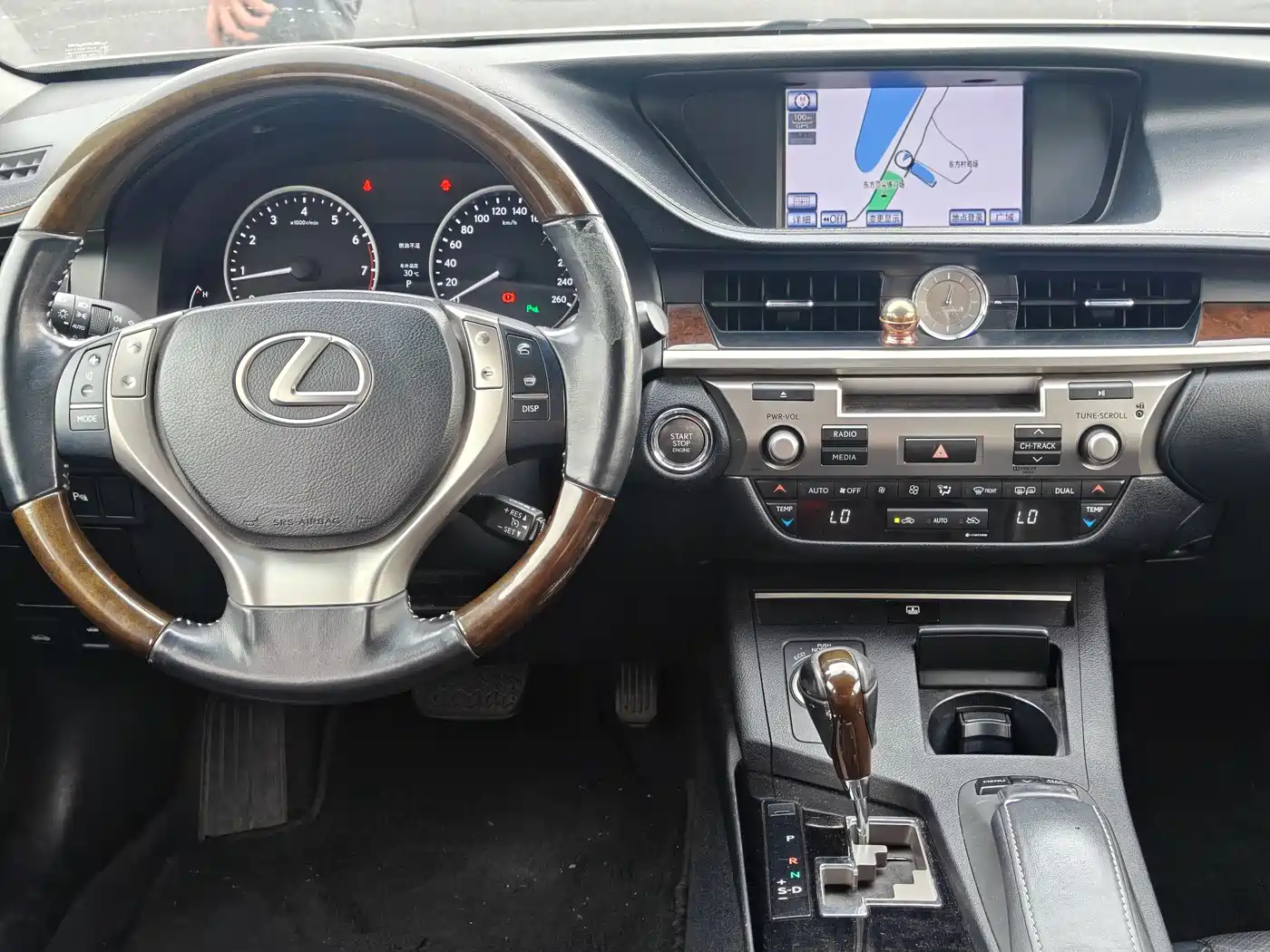 Lexus ES 2013 250 Elegance Edition фото 9